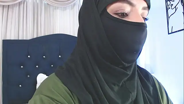 Snapshot of Uzra_hayed chatting on 02/20/25, 07:41 Uzra hayed online show from 02/20/25, 07:41