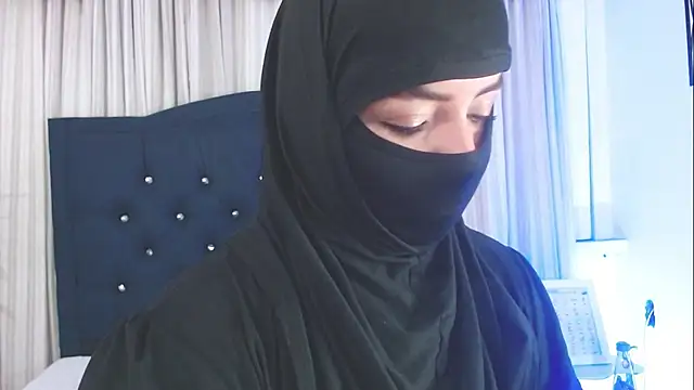 Snapshot of Uzra_hayed chatting on 02/21/25, 10:48 Uzra hayed online show from 02/21/25, 10:48
