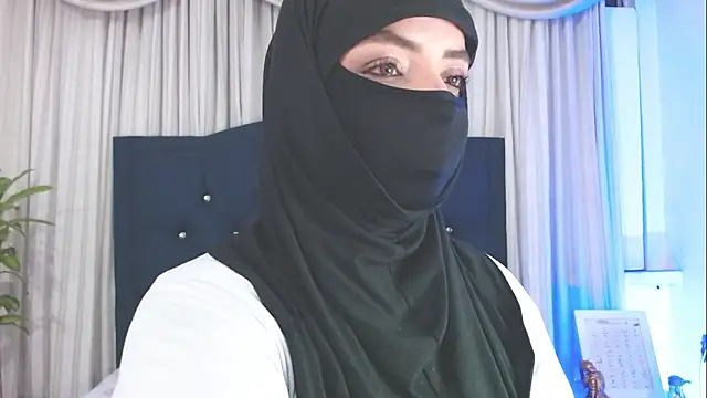 Snapshot of Uzra_hayed chatting on 02/25/25, 10:39 Uzra hayed online show from 02/25/25, 10:39