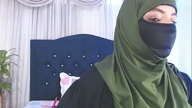 Snapshot of Uzra_hayed chatting on 03/08/25, 06:58 Uzra hayed online show from 03/08/25, 06:58
