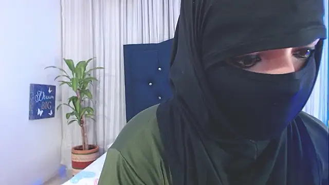 Snapshot of Uzra_hayed chatting on 03/21/25, 10:50 Uzra hayed online show from 03/21/25, 10:50
