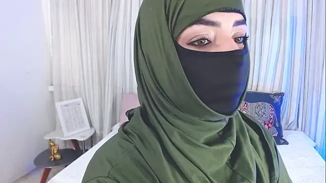 Snapshot of Uzra_hayed chatting on 10/09/25, 07:34 Uzra hayed online show from 10/09/25, 07:34