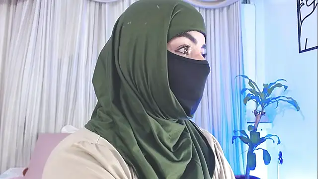 Snapshot of Uzra_hayed chatting on 10/13/25, 08:09 Uzra hayed online show from 10/13/25, 08:09