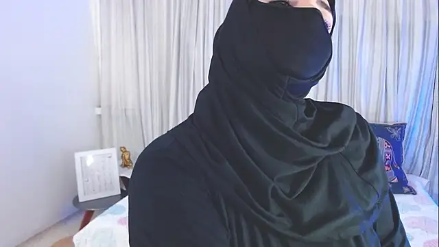 Snapshot of Uzra_hayed chatting on 10/14/25, 07:58 Uzra hayed online show from 10/14/25, 07:58