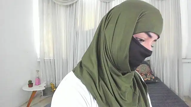 Snapshot of Uzra_hayed chatting on 06/06/26, 03:28 Uzra hayed online show from 06/06/26, 03:28