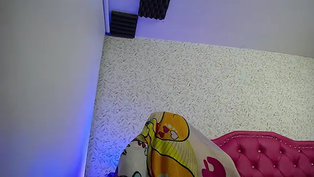 luly pink online show from 11/22/25, 01:37