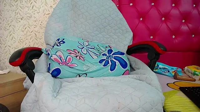 luly pink online show from 11/29/25, 04:10