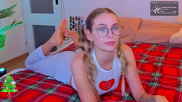 Kamila icee online show from 12/27/24, 12:39