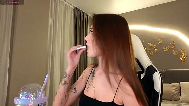 Snapshot of BBabyShark chatting on 10/31/25, 09:54 BBabyShark online show from 10/31/25, 09:54