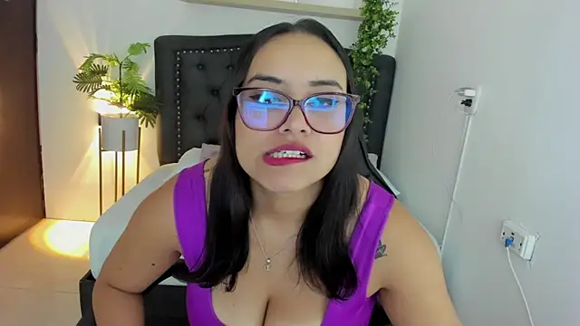 zoe danae  online show from 12/29/24, 12:23