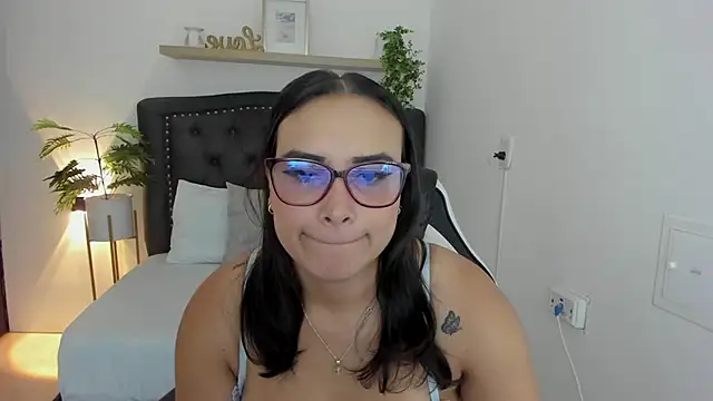 zoe danae  online show from 01/14/25, 12:03