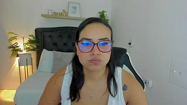 zoe danae  online show from 01/17/25, 12:10