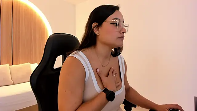 zoe danae  online show from 09/30/25, 12:10