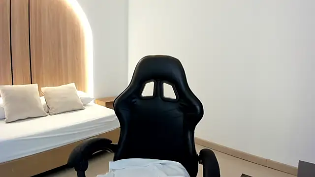 zoe danae  online show from 04/01/26, 12:17