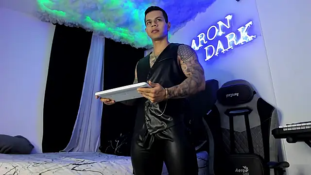 Snapshot of Aron_Dark chatting on 02/09/25, 11:47 Aron Dark online show from 02/09/25, 11:47