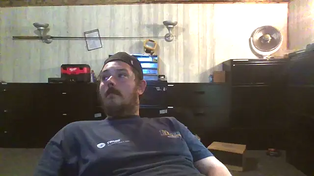 Snapshot of daddysmalldick502 chatting on 04/23/26, 03:25 daddysmalldick502 online show from 04/23/26, 03:25