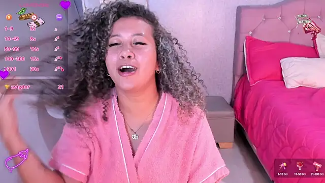 Kenia tompson01 online show from 01/28/25, 12:36