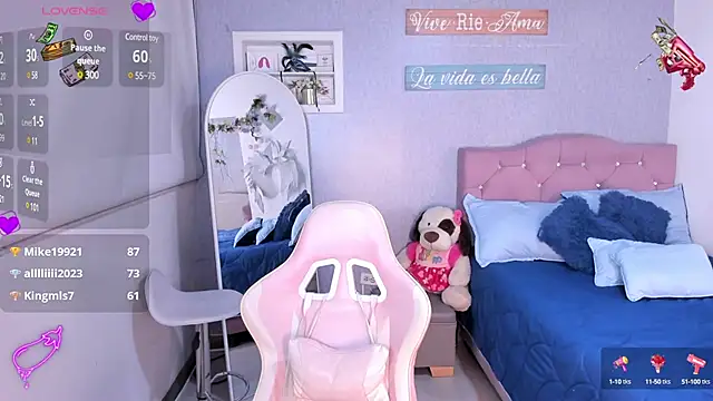 Kenia tompson01 online show from 02/21/25, 12:49