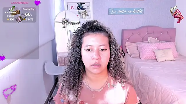 Kenia tompson01 online show from 02/28/25, 06:20