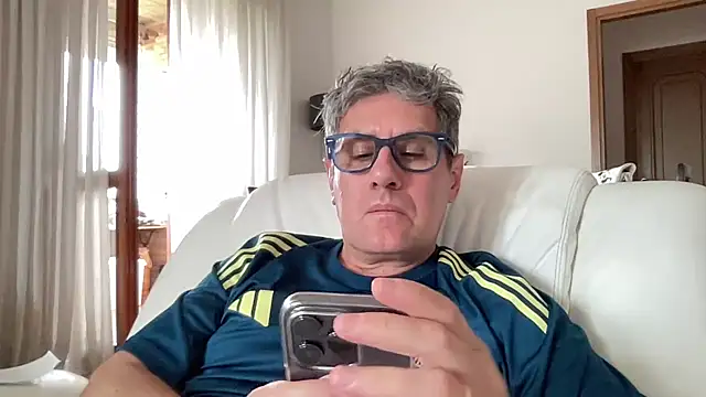 Snapshot of Britmi chatting on 09/13/25, 12:38 Britmi online show from 09/13/25, 12:38