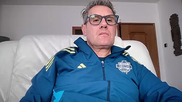 Snapshot of Britmi chatting on 10/18/25, 12:06 Britmi online show from 10/18/25, 12:06