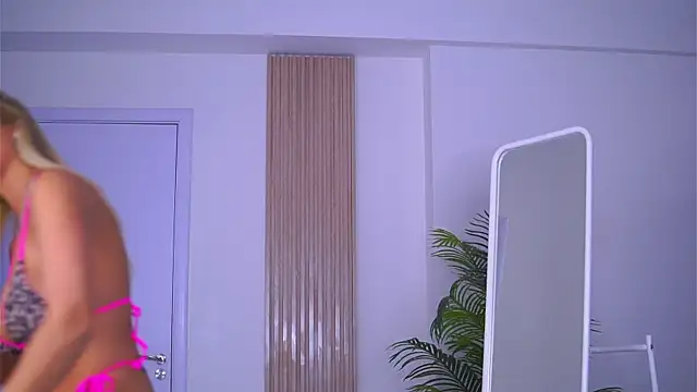 Snapshot of LovingBlondie chatting on 02/03/25, 04:46 LovingBlondie online show from 02/03/25, 04:46