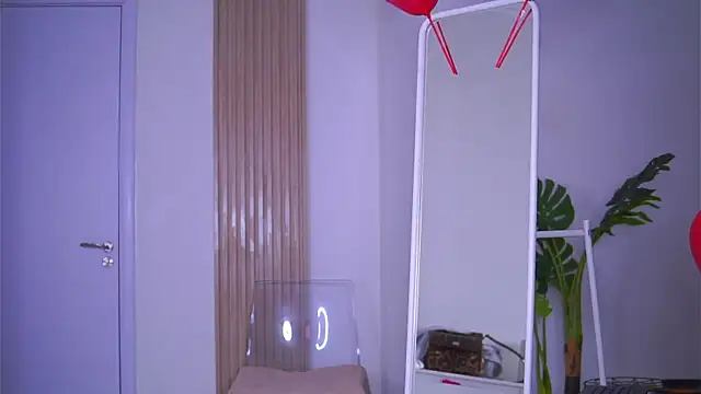 Snapshot of LovingBlondie chatting on 02/14/25, 05:09 LovingBlondie online show from 02/14/25, 05:09