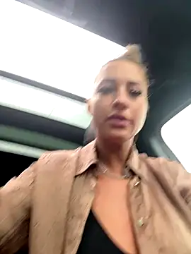 Snapshot of LovingBlondie chatting on 09/13/25, 06:24 LovingBlondie online show from 09/13/25, 06:24