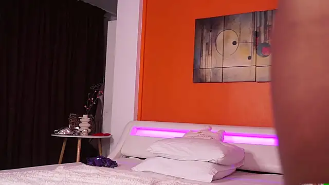 Snapshot of LovingBlondie chatting on 10/30/25, 04:41 LovingBlondie online show from 10/30/25, 04:41