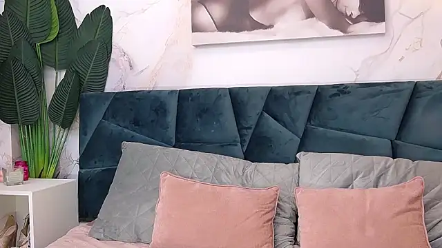 NightshadeIris online show from 01/02/25, 08:17