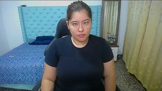 Snapshot of littleflower4you chatting on 09/19/25, 12:17 littleflower4you online show from 09/19/25, 12:17
