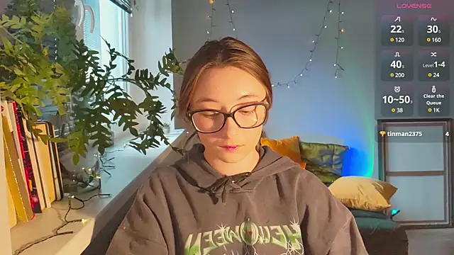 monlight  dana online show from 01/03/25, 09:04