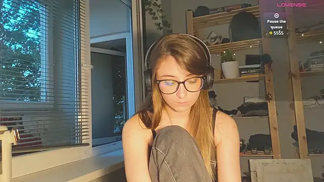 monlight  dana online show from 09/20/25, 04:52