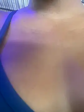 Snapshot of Berry_Bans chatting on 09/19/25, 05:24 Berry Bans online show from 09/19/25, 05:24