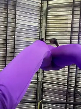 Snapshot of Berry_Bans chatting on 09/23/25, 05:27 Berry Bans online show from 09/23/25, 05:27