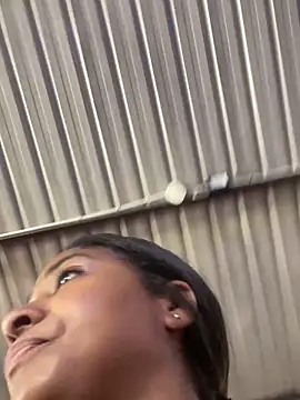 Snapshot of Berry_Bans chatting on 09/25/25, 05:38 Berry Bans online show from 09/25/25, 05:38