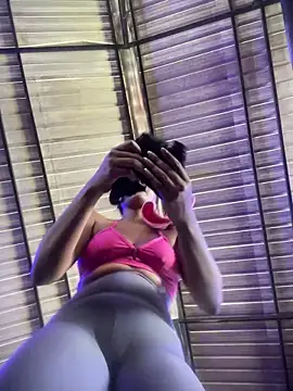 Snapshot of Berry_Bans chatting on 09/29/25, 05:18 Berry Bans online show from 09/29/25, 05:18