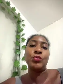 Snapshot of Berry_Bans chatting on 10/06/25, 12:57 Berry Bans online show from 10/06/25, 12:57