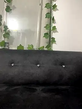 Snapshot of Berry_Bans chatting on 10/12/25, 10:53 Berry Bans online show from 10/12/25, 10:53