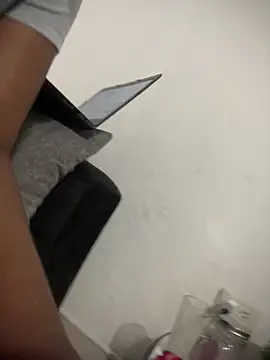 Snapshot of Berry_Bans chatting on 10/14/25, 12:50 Berry Bans online show from 10/14/25, 12:50