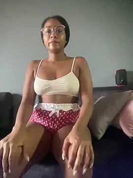 Snapshot of Berry_Bans chatting on 10/17/25, 11:35 Berry Bans online show from 10/17/25, 11:35