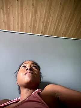 Snapshot of Berry_Bans chatting on 10/20/25, 05:46 Berry Bans online show from 10/20/25, 05:46