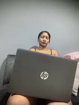 Snapshot of Berry_Bans chatting on 10/29/25, 12:24 Berry Bans online show from 10/29/25, 12:24