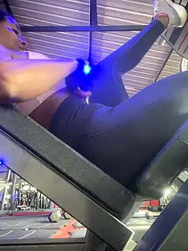 Snapshot of Berry_Bans chatting on 11/19/25, 05:13 Berry Bans online show from 11/19/25, 05:13