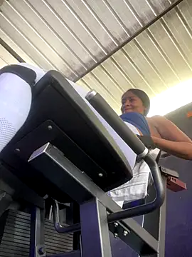 Snapshot of Berry_Bans chatting on 11/21/25, 05:44 Berry Bans online show from 11/21/25, 05:44