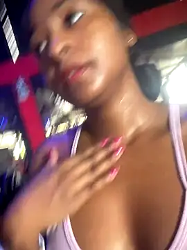 Snapshot of Berry_Bans chatting on 11/26/25, 05:14 Berry Bans online show from 11/26/25, 05:14