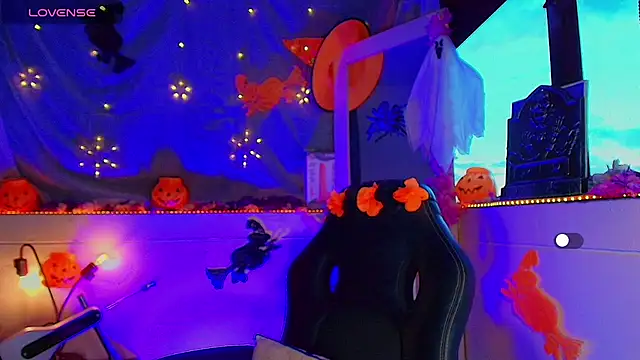 Snapshot of mariana_scott__ chatting on 10/18/25, 10:32 mariana scott online show from 10/18/25, 10:32