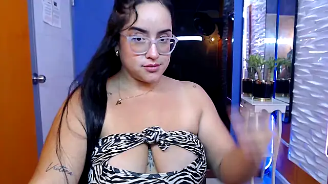 Sofiia davis23 online show from 02/18/25, 04:26