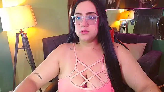 Snapshot of Sofiia_davis23 chatting on 11/18/25, 02:43 Sofiia davis23 online show from 11/18/25, 02:43