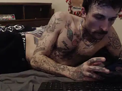 Snapshot of hungandtatted666 chatting on 01/17/25, 12:42 hungandtatted666 online show from 01/17/25, 12:42